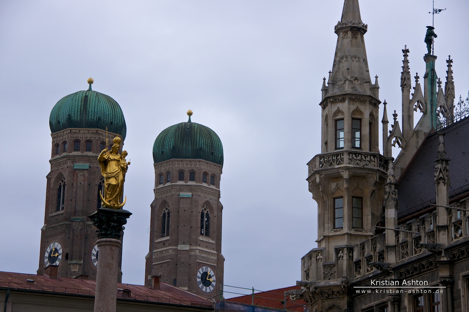 The "women's" church und Munich town hall