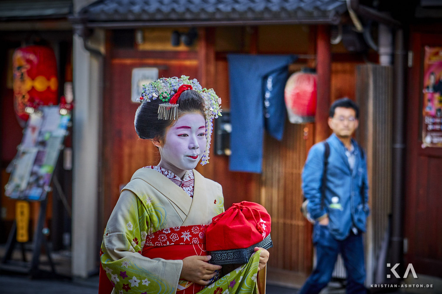 A Maiko (Geisha in training) in Gion